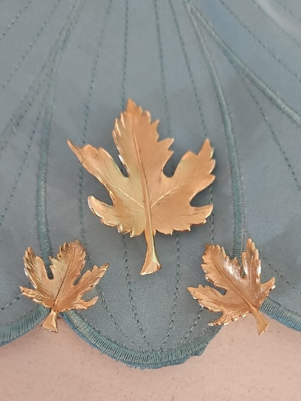 Giovannio Gold Leaf Brooch and Earrings Set